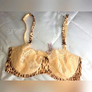 Victoria's Secret Push UpBra, sz 36D, Cream